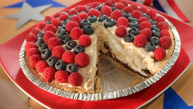 Vanilla Caramel Fudge 'N Berry Pie