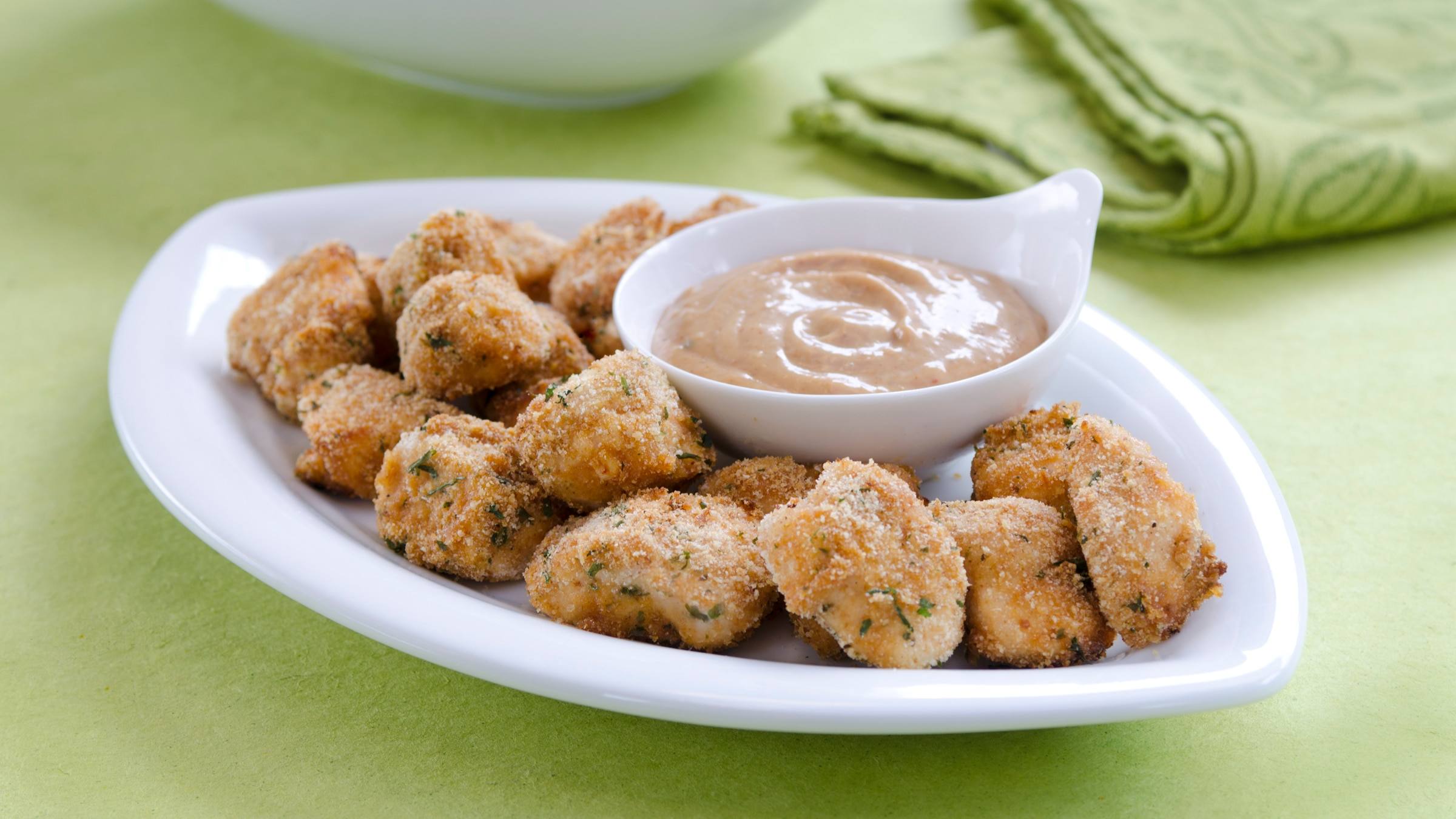 Nuggets de pollo con salsa BBQ