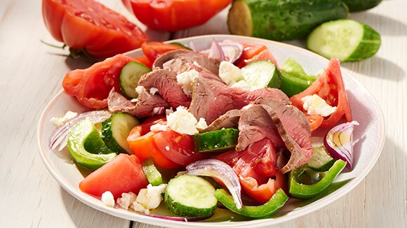 Griekse salade met biefstuk