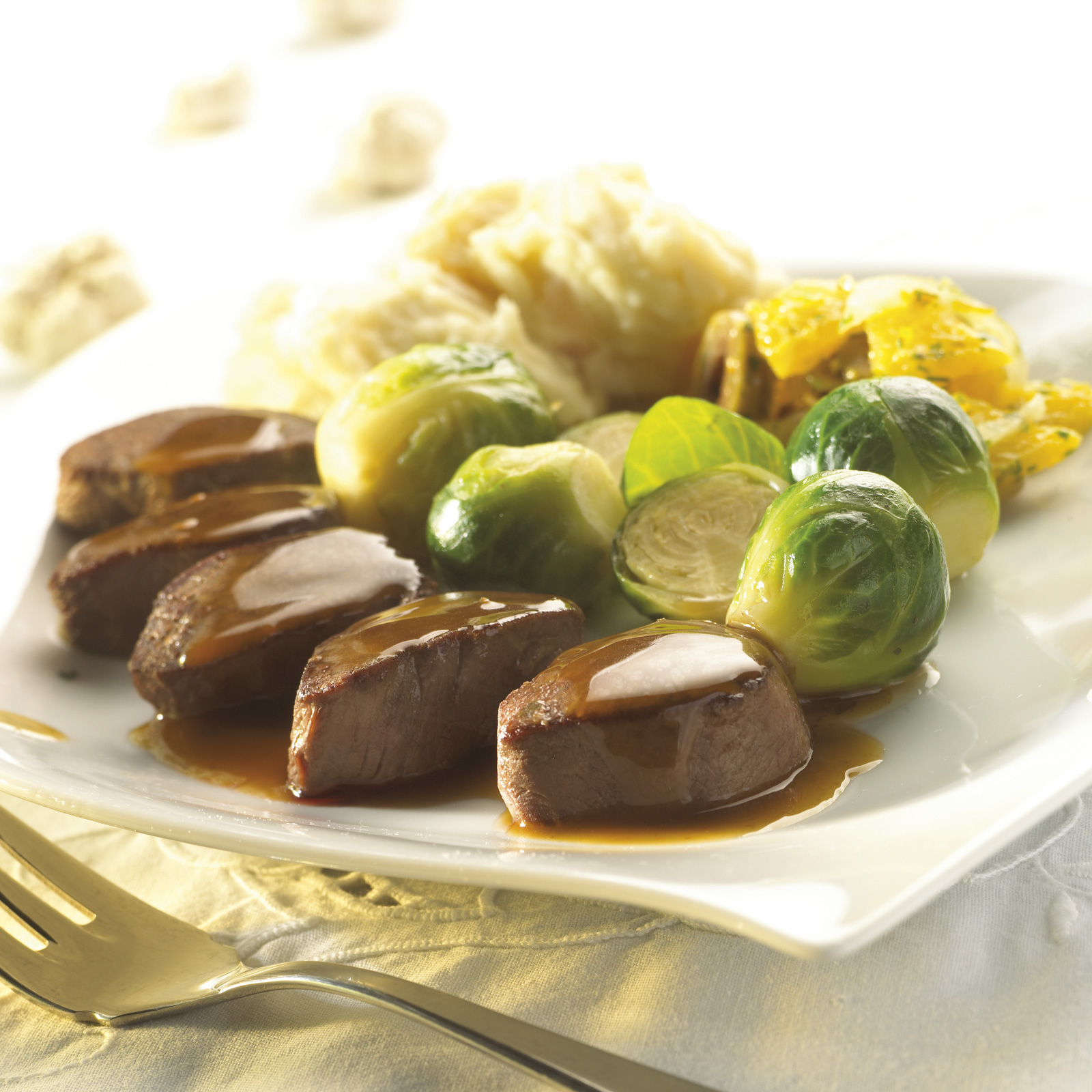 Filet de lièvre à la salsa d’oranges et d’olives & Purée de pommes de terre