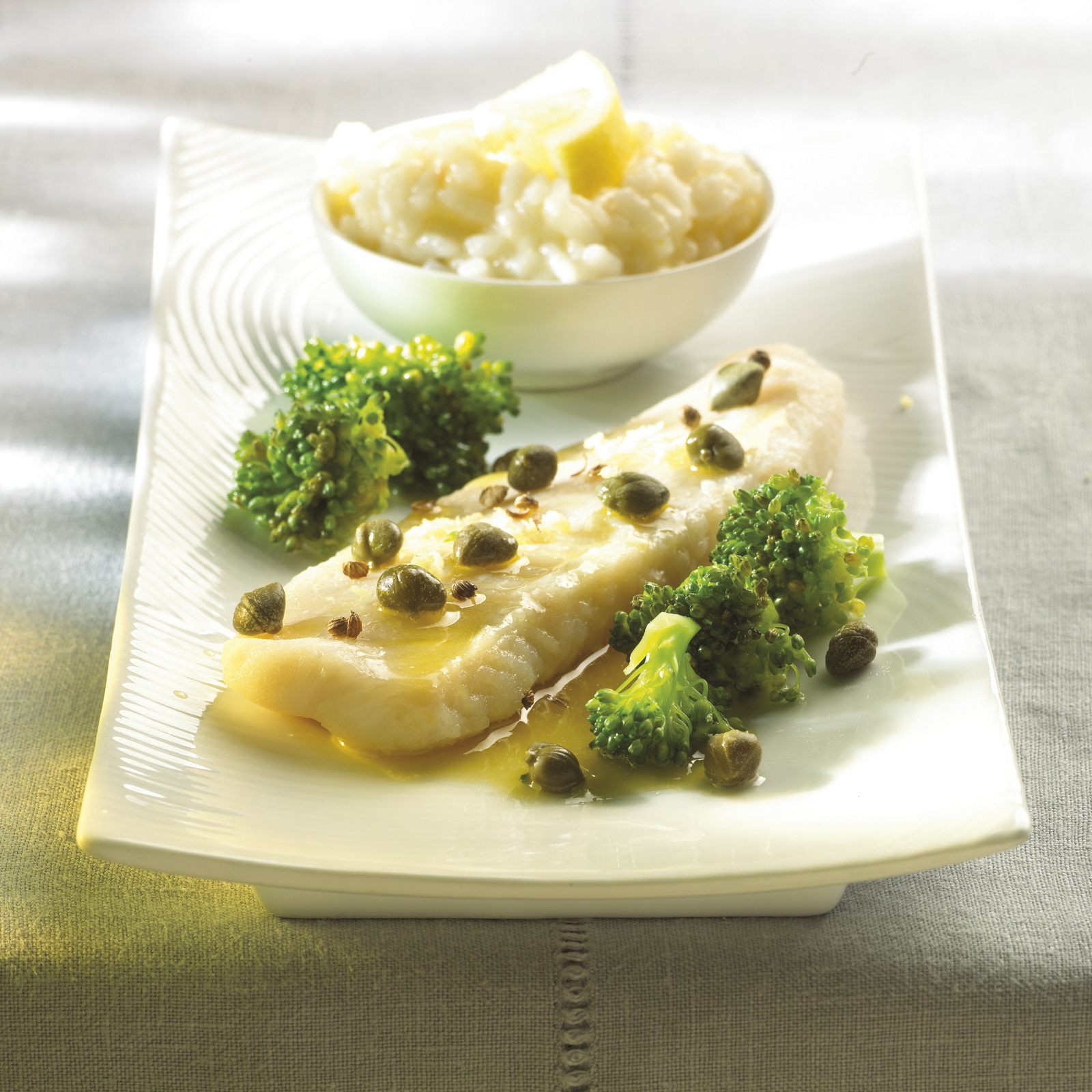 Pangasius met kappertjes met risotto met knoflook en citroen & broccoli