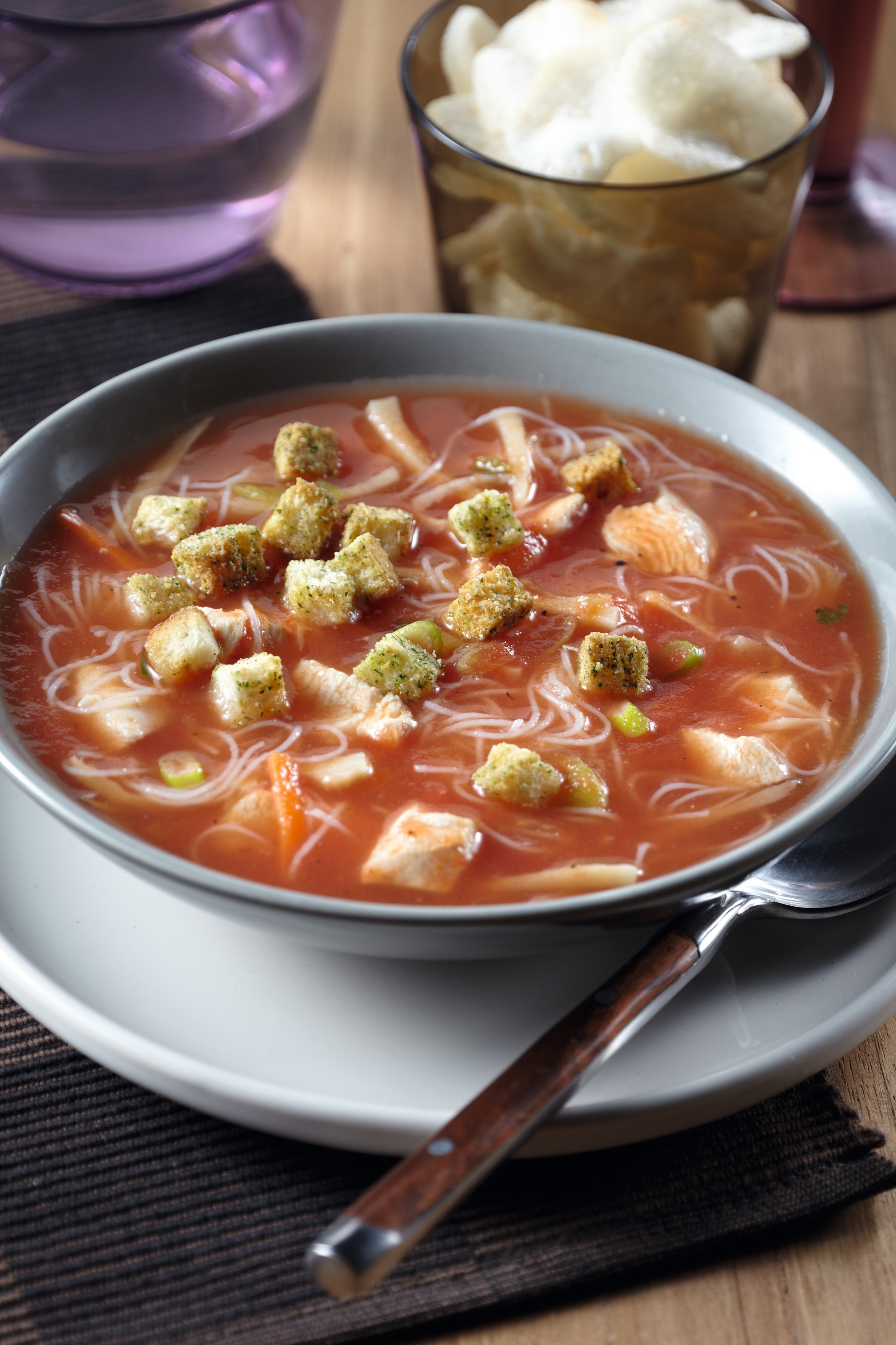 Chinese tomatensoep met kip en gember