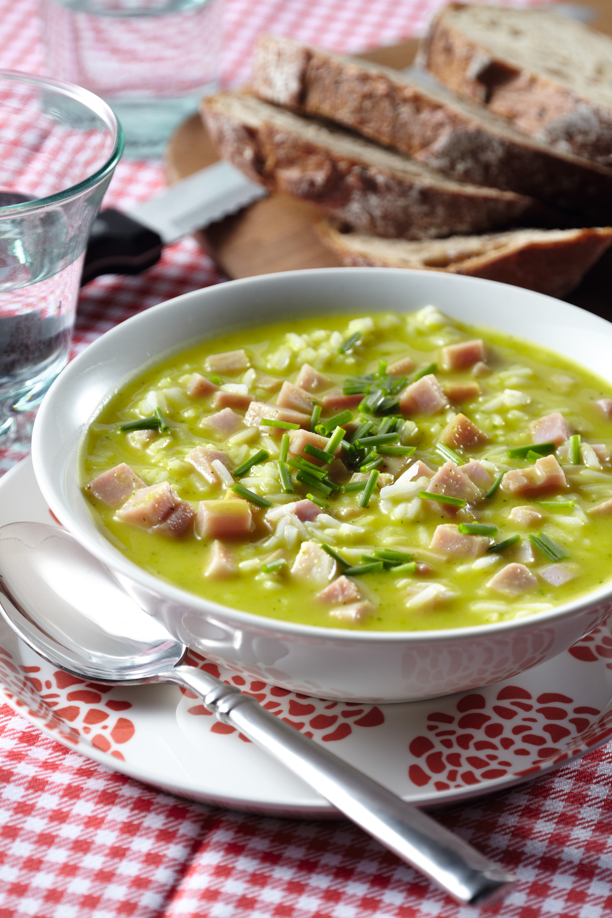 Maaltijdsoep van courgette en ham