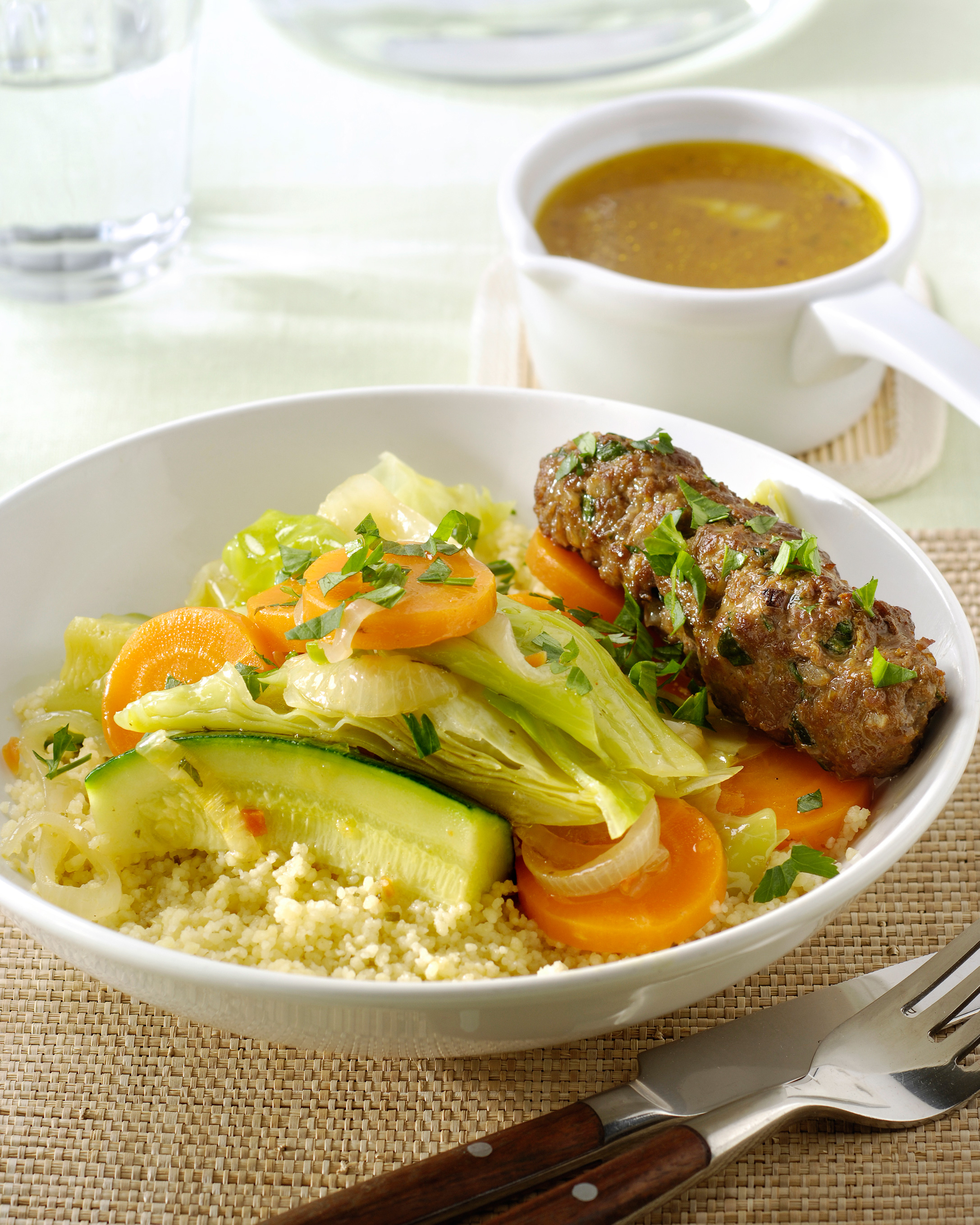Couscous aux trois légumes et rouleaux de haché