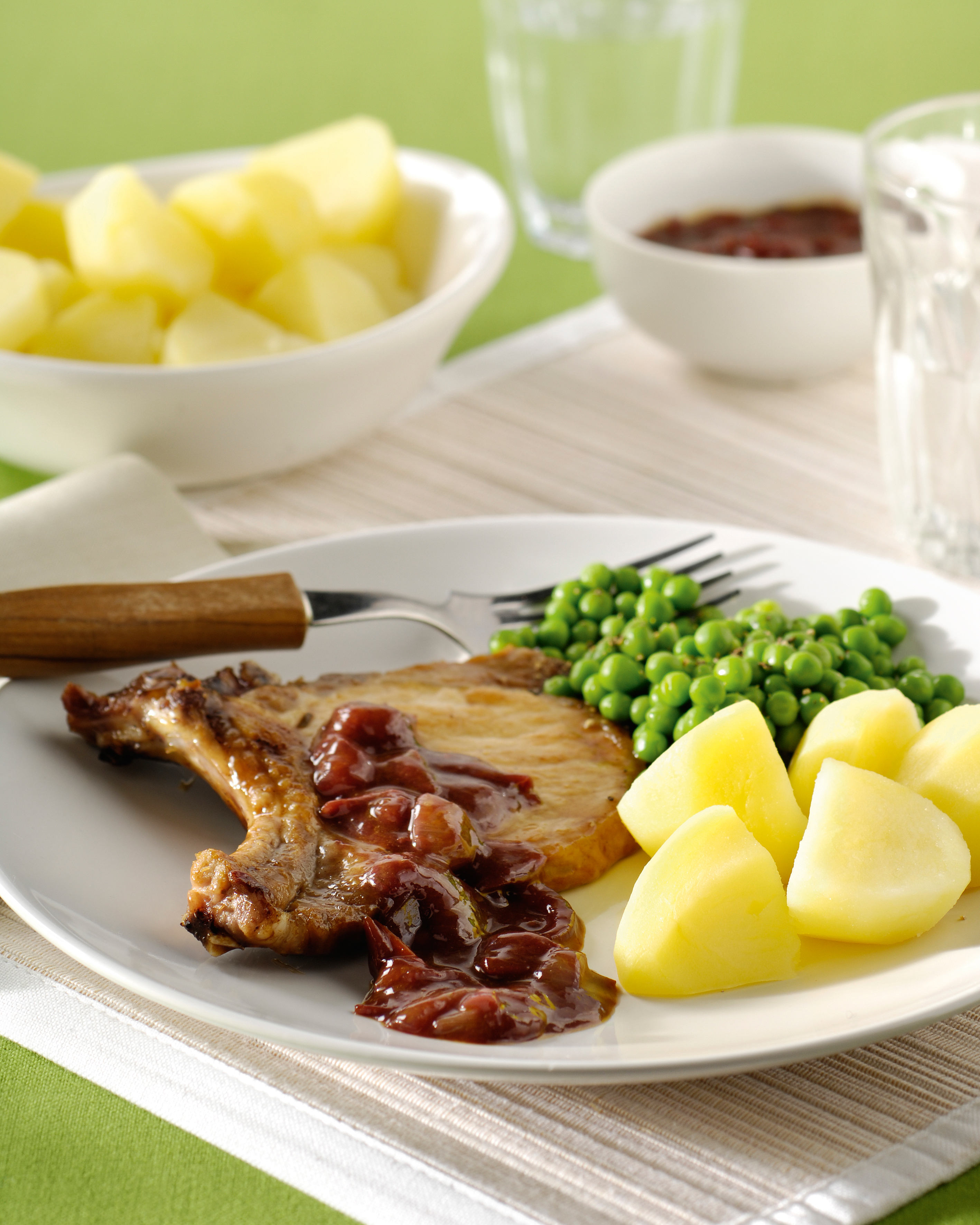 Côtelettes sauce au vin rouge et tomates