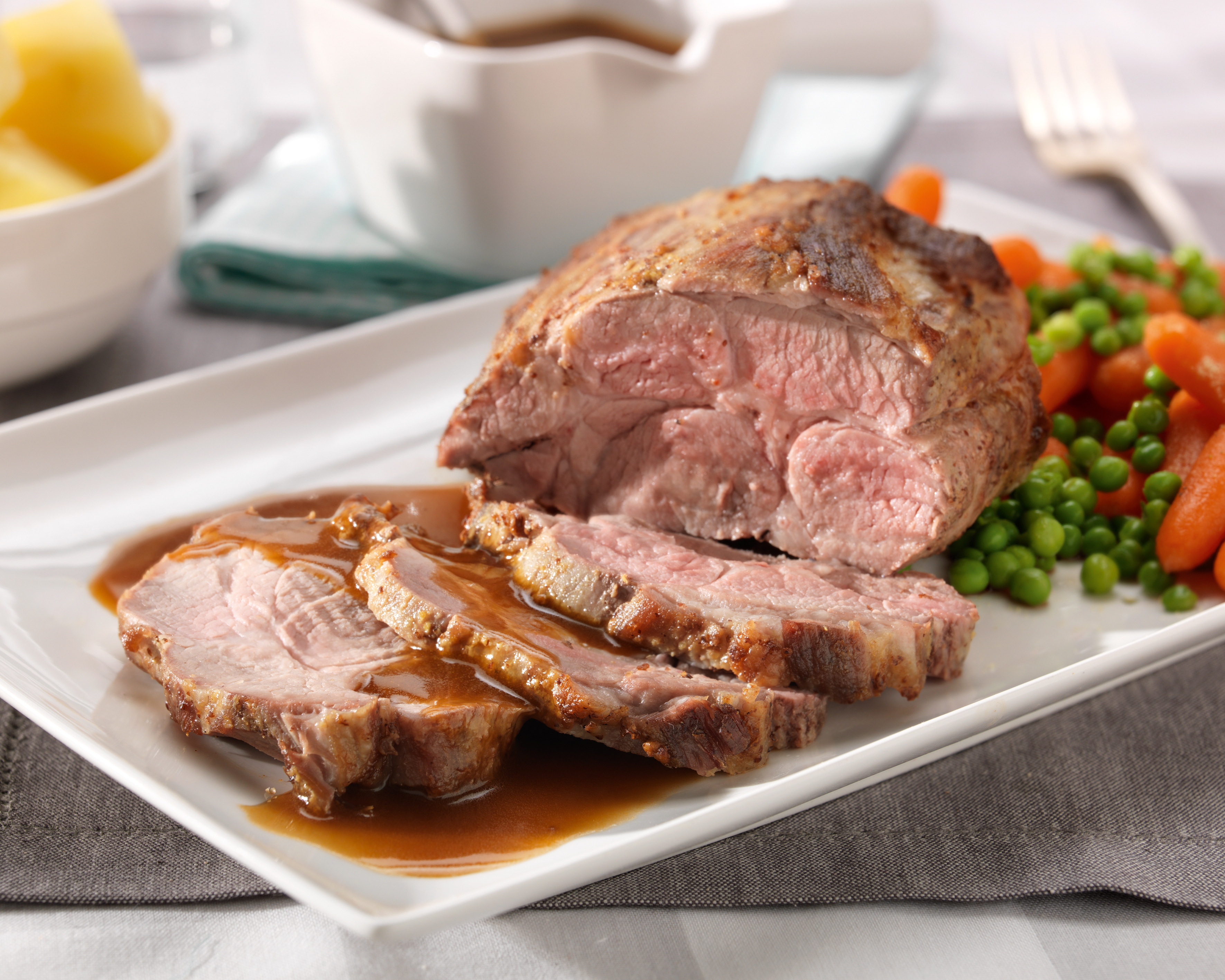 Rôti de porc au carottes et petits pois