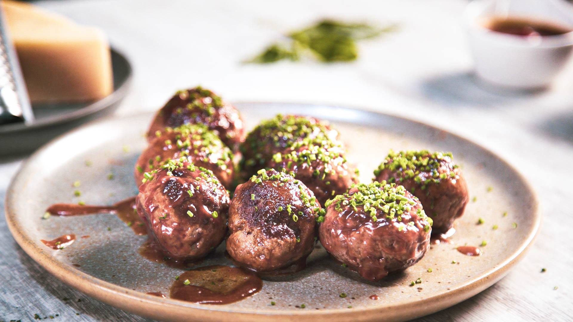 Albondigas Tintas con Salsa de Tomate 60 mins  recipe