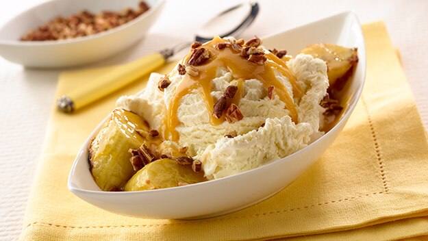 Sundae de pecanas y banana a la parrilla