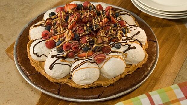 Pizza de helado y brownie