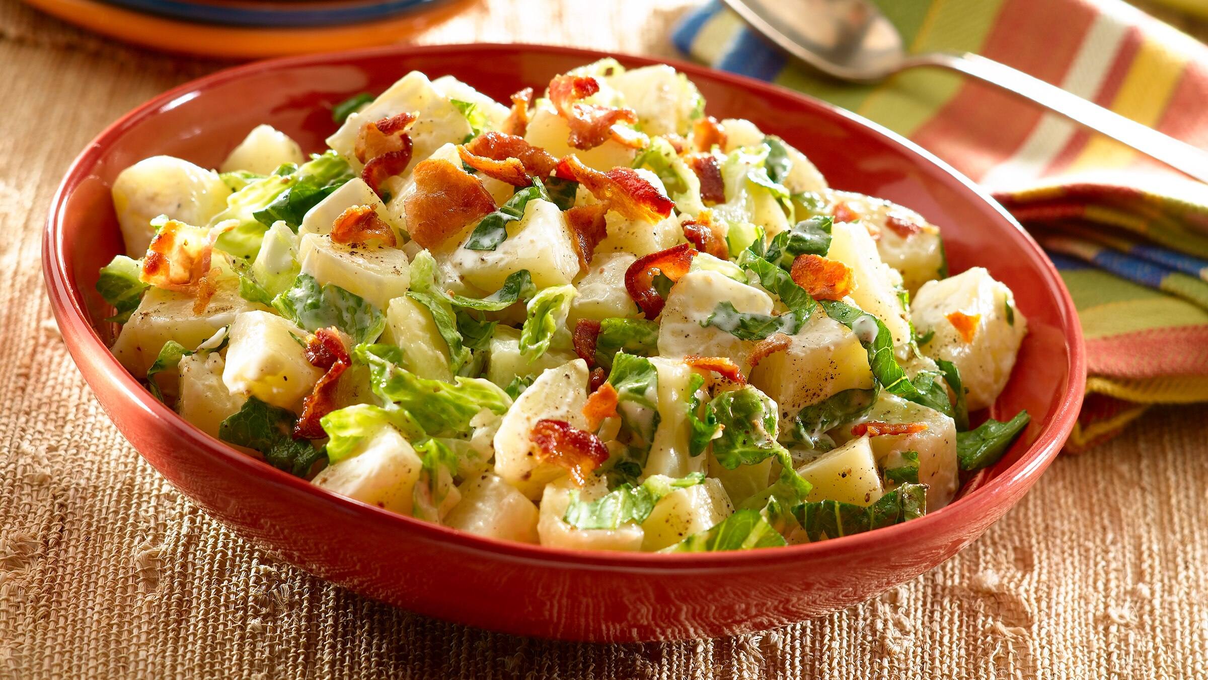 Ensalada césar de papa y tocino