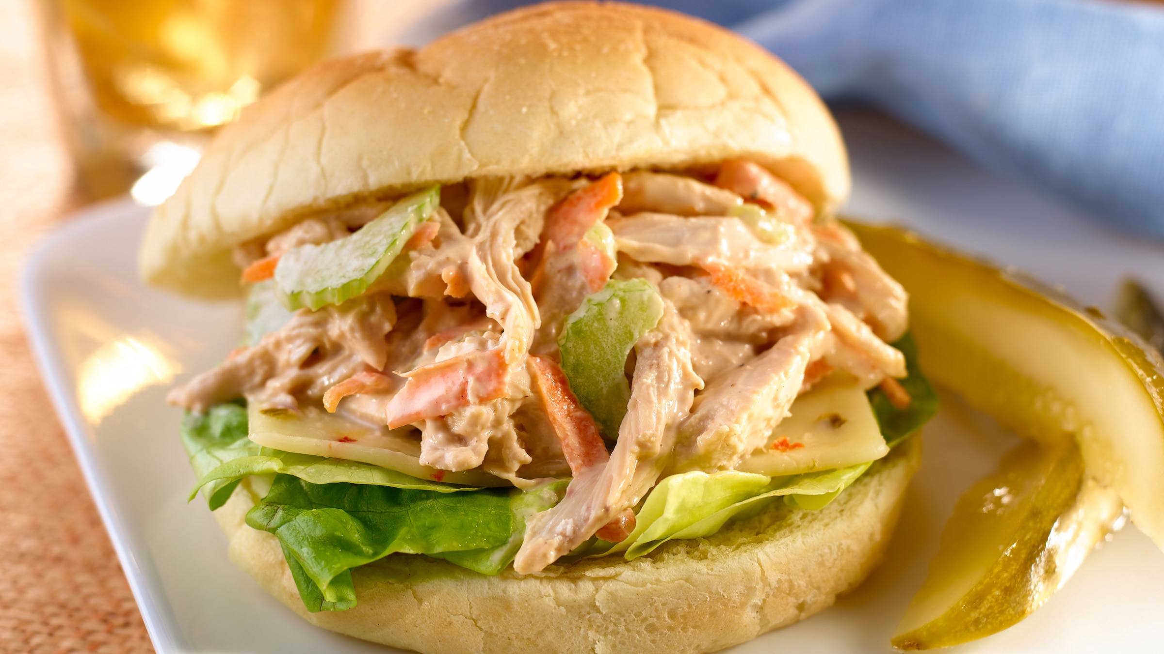 Sándwiches de ensalada de pollo asado