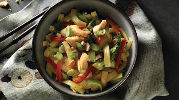 Easy Chicken Stir-Fry With Ginger Noodles & Vegetables