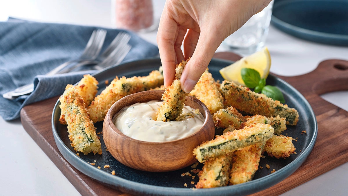 Zucchini fries dipped in mayo