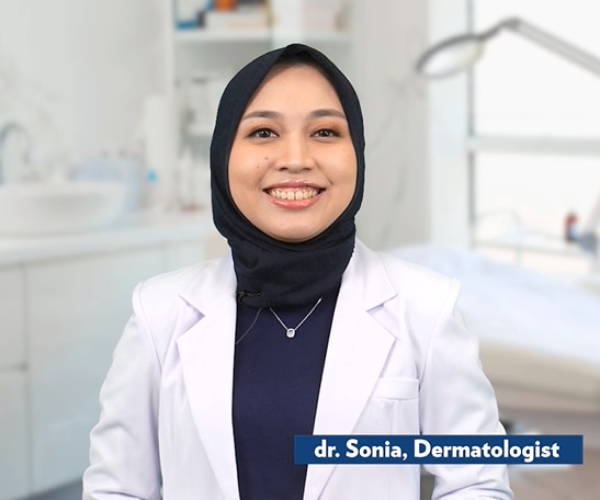 Skin health profissional looking after a little patient