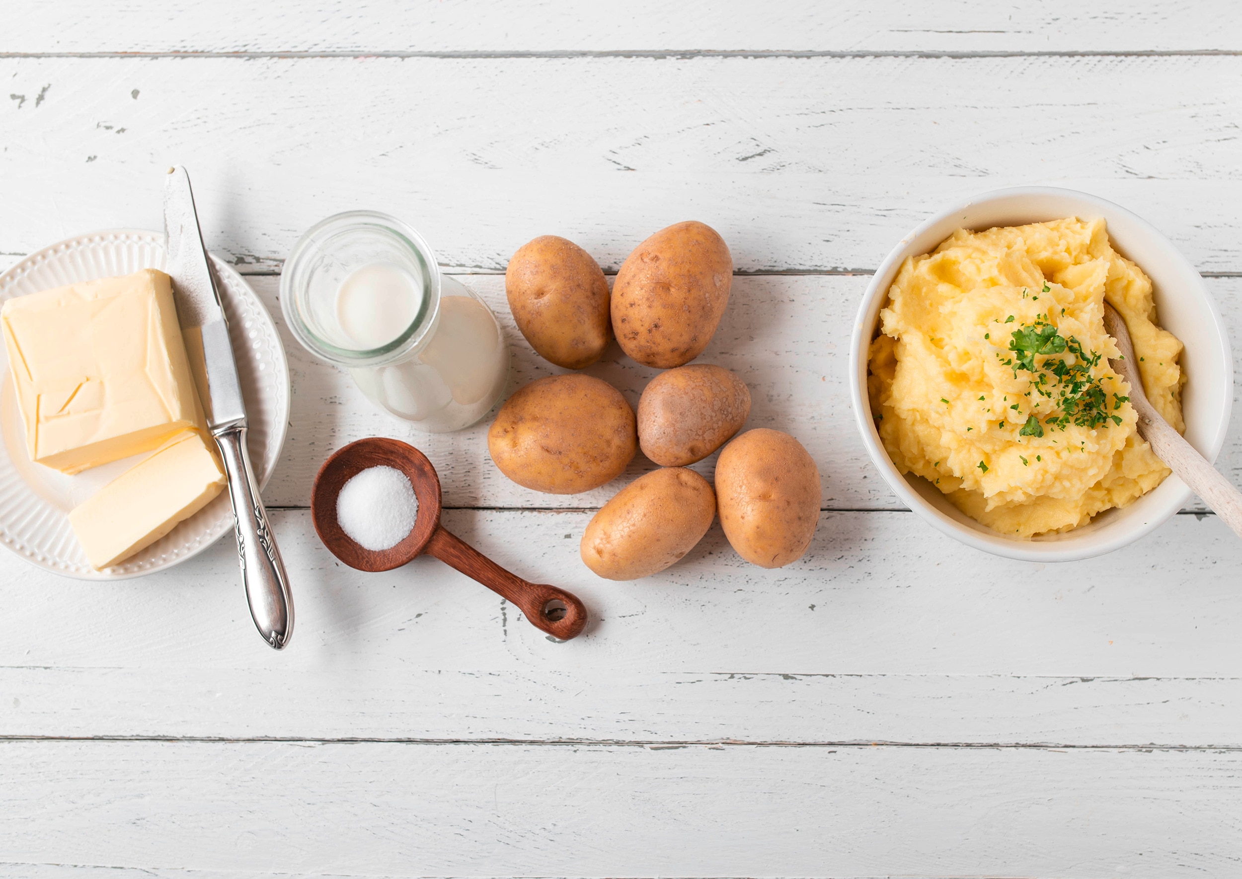 Butter, Kartoffeln, Salz, Milch und Kartoffelpüree