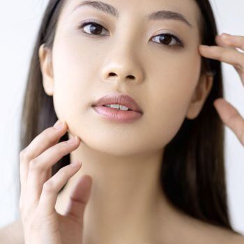 10 Cara Tepat Memilih Skincare untuk Kulit Berjerawat