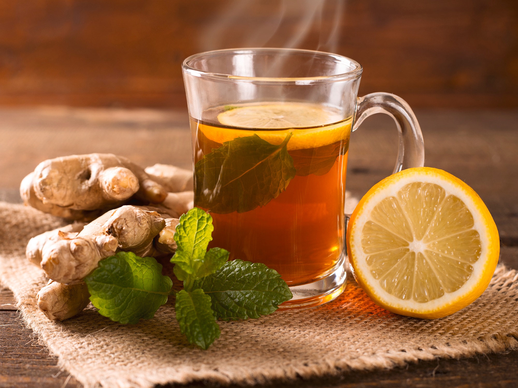 What are the benefits of ginger tea for relieving symptoms of cold and flu?
