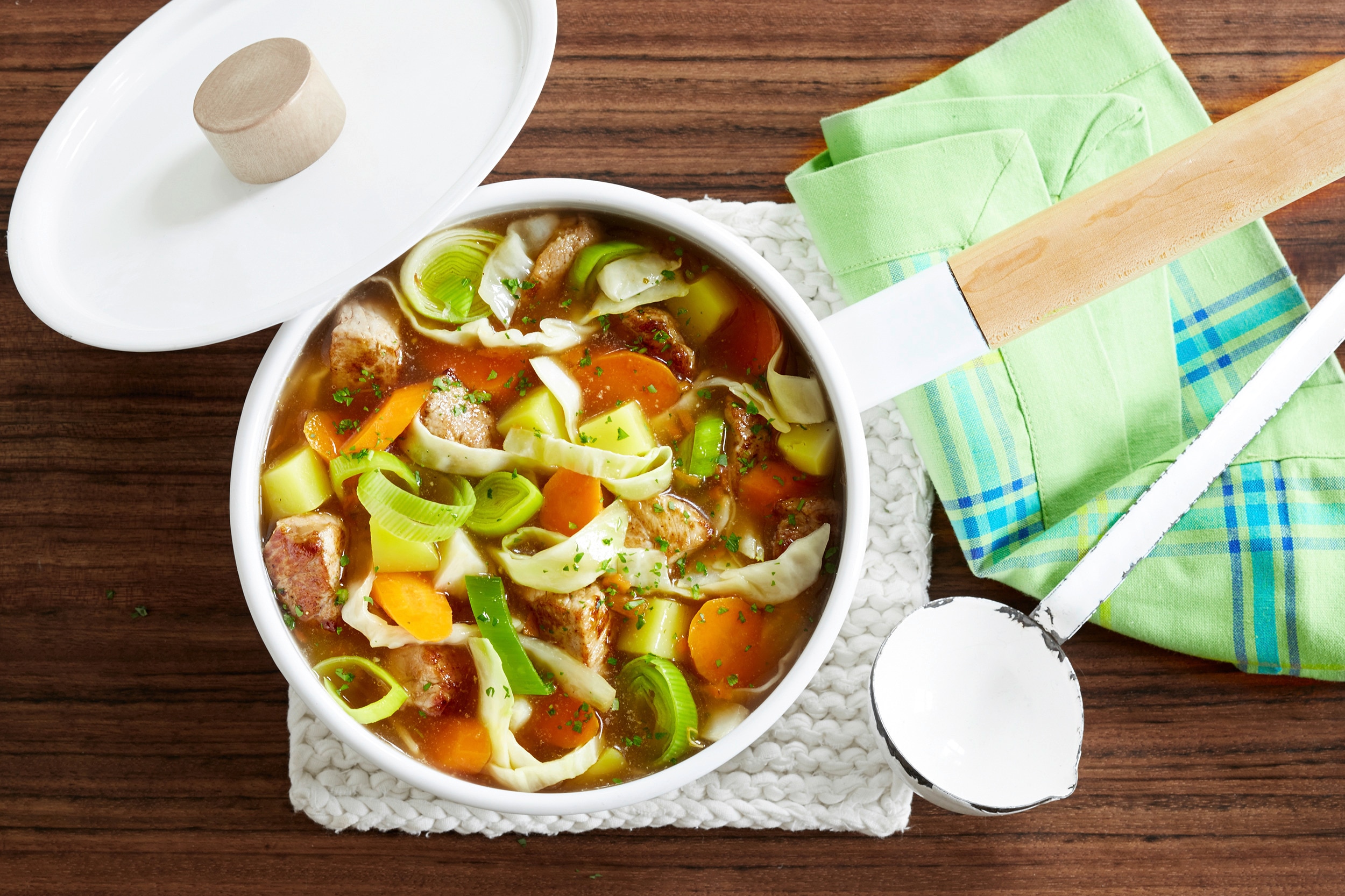 Gemüseeintopf mit Fleisch und Kartoffeln