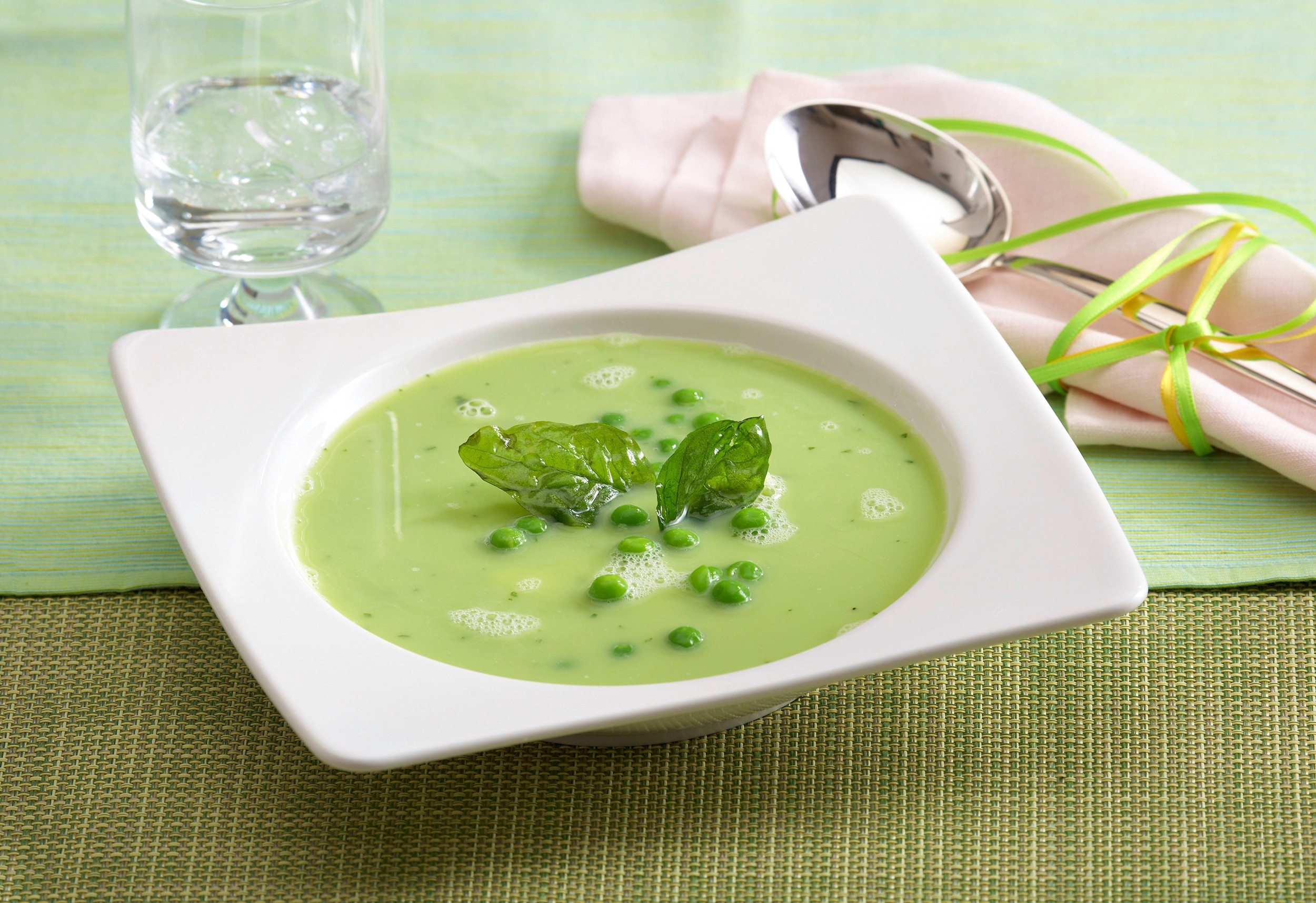 Spargelsuppe mit Erbsen 