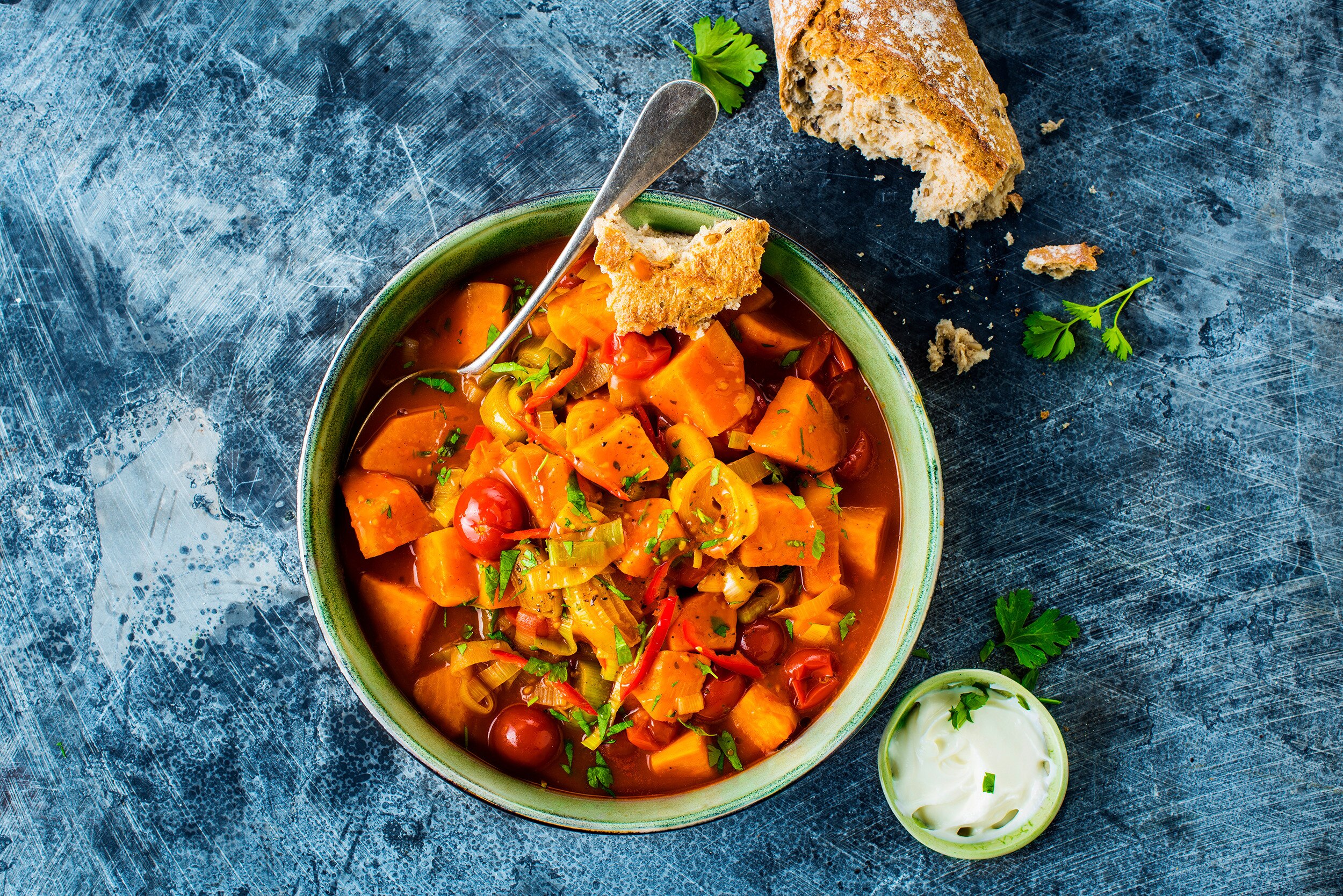 veganer Süßkartoffel-Tomaten-Eintopf