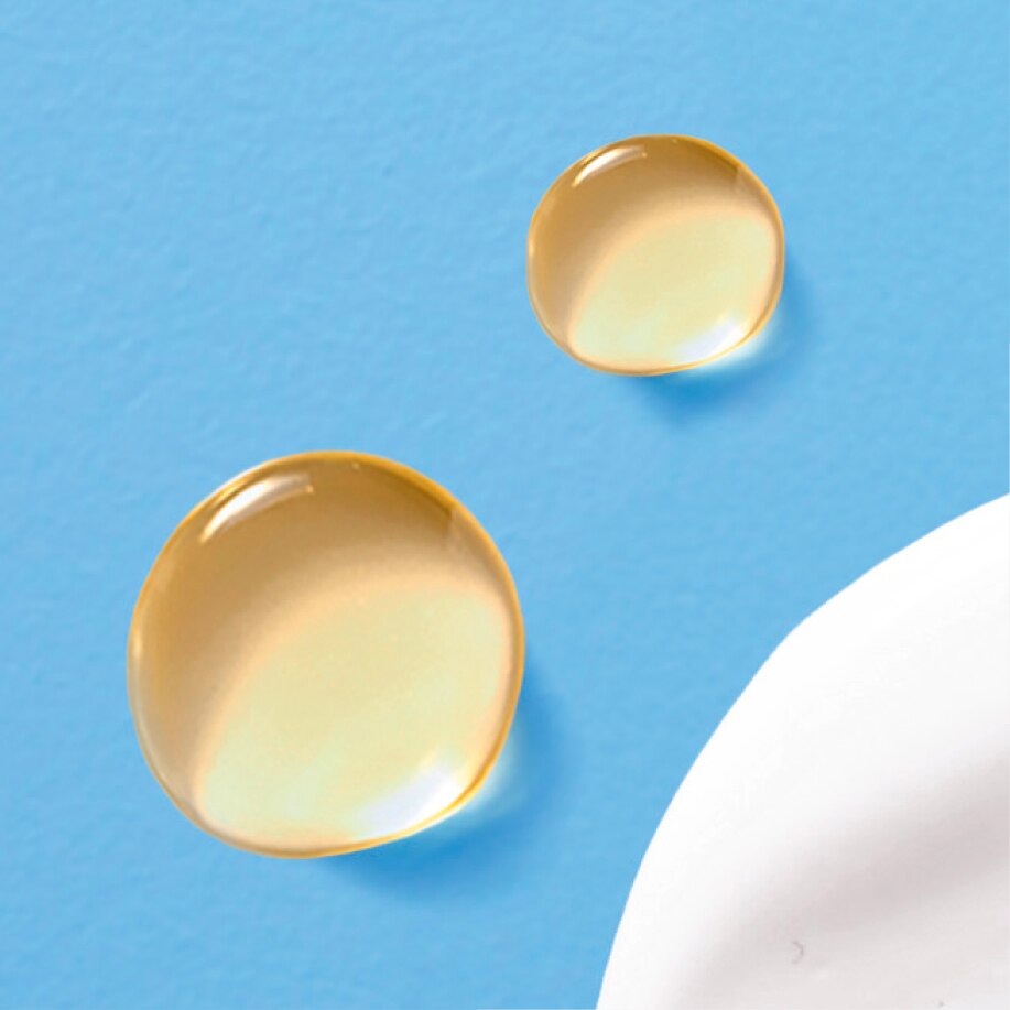 da bị kích ứng cách cải thiện làn da bị kích ứng sử dụng dầu dưỡng da mặt ống đựng dầu dưỡng màu vàng đang nhỏ giọt dầu trên nền vàng nhạt