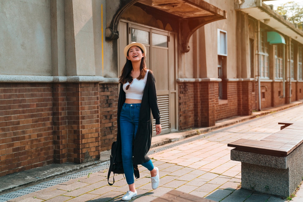 Unbothered Ways to Wear a Midriff Shirt 