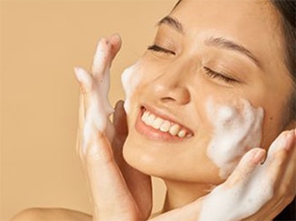 10 Cara Memilih Sabun Cuci Muka untuk Kulit Berjerawat dan Berminyak