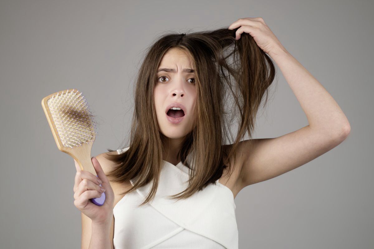 cara mengatasi rambut berminyak dan rontok 