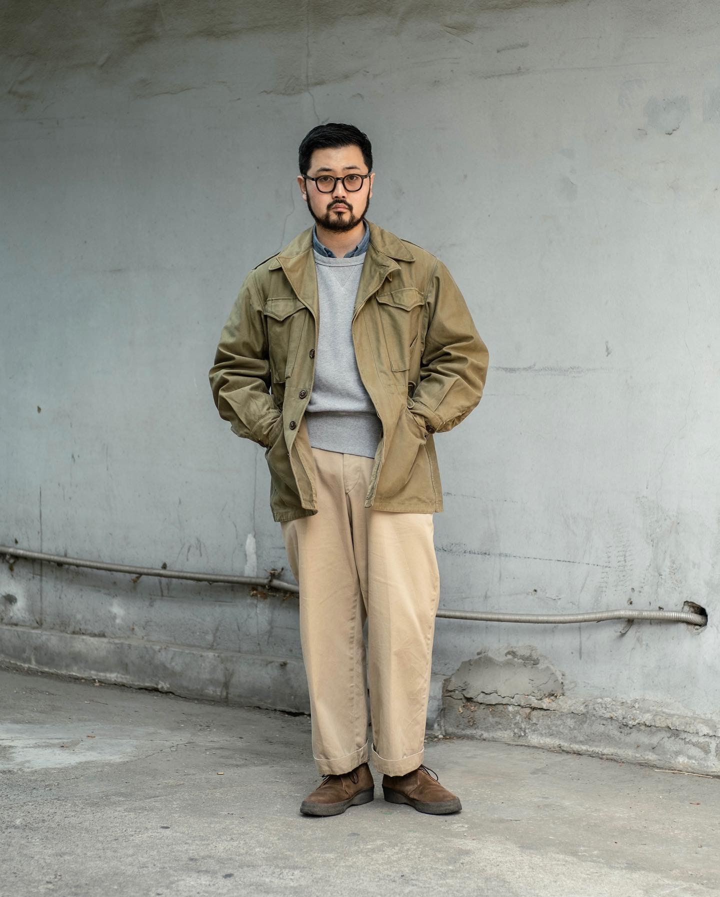 pria dengan jaket field