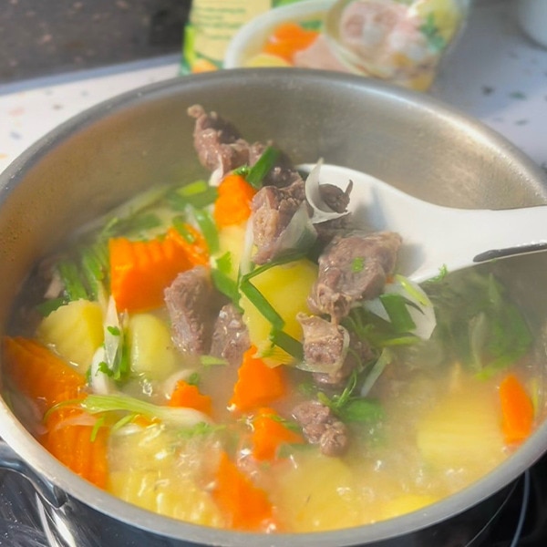 Canh Thịt Bò Khoai Tây, Cà Rốt
