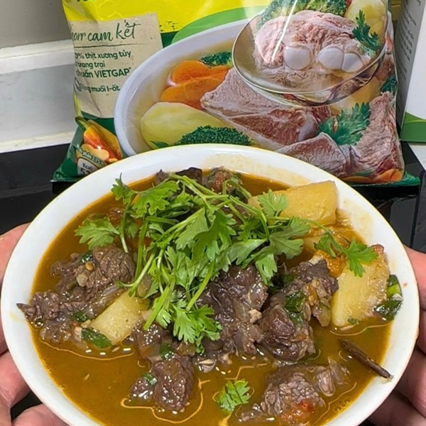 Bò Hầm Sốt Vang