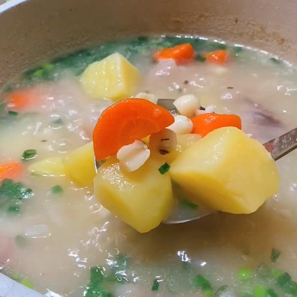 Canh Chân Giò Hầm Hạt Sen