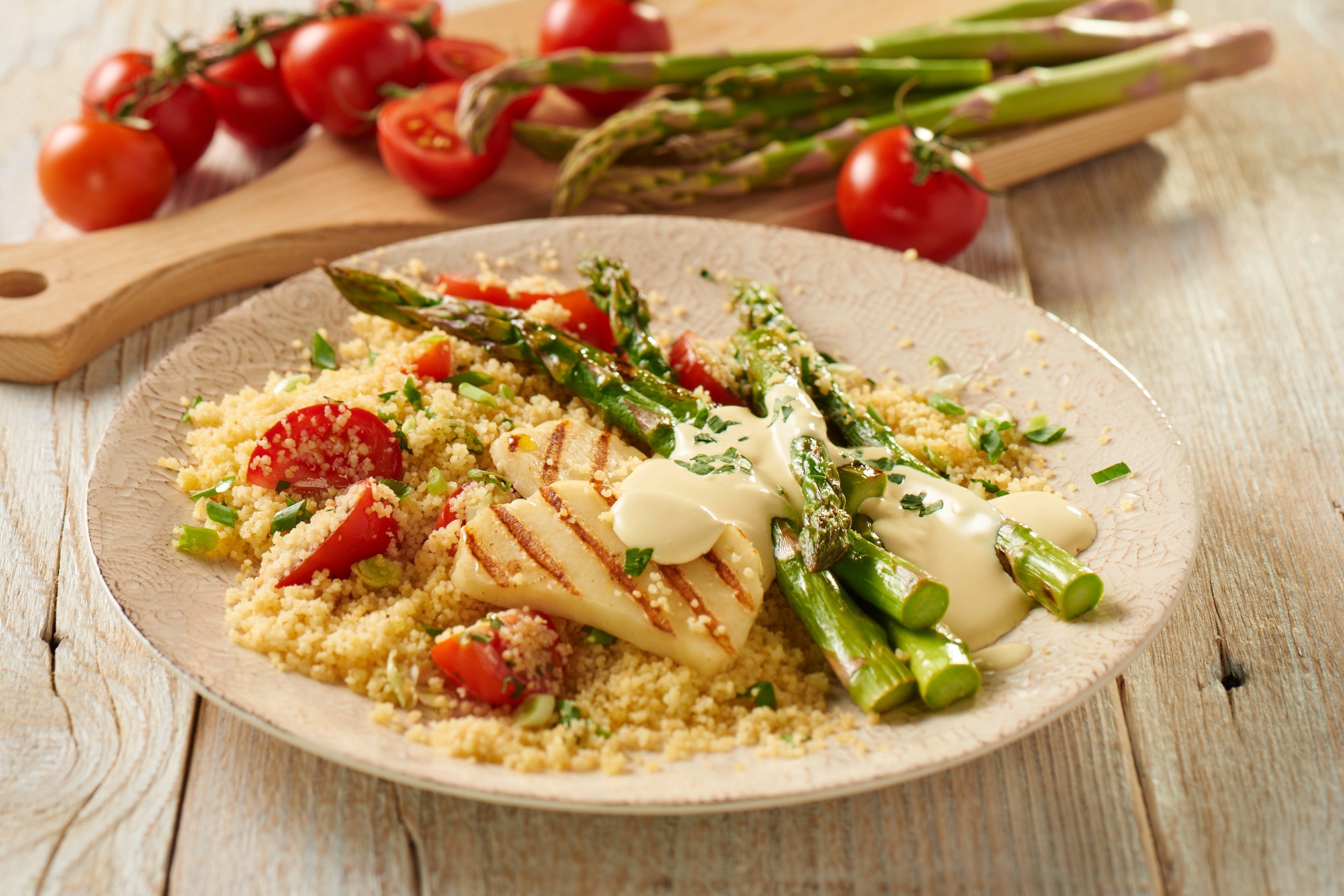 gegrillter Halloumi mit Spargel und Couscous