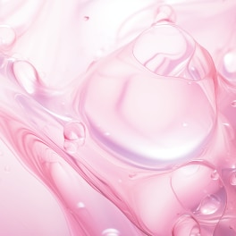 tác dụng phụ của retinol ống serum chứa tinh chất trong veo trên nền màu cam nhạt