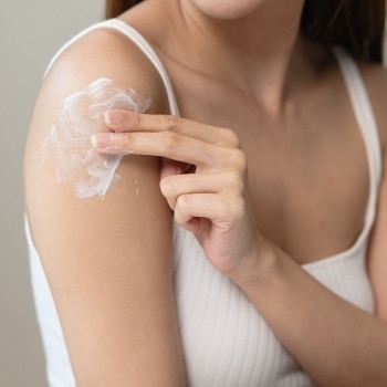 10 Manfaat Niacinamide untuk Perawatan Kulit Badan dan Wajah