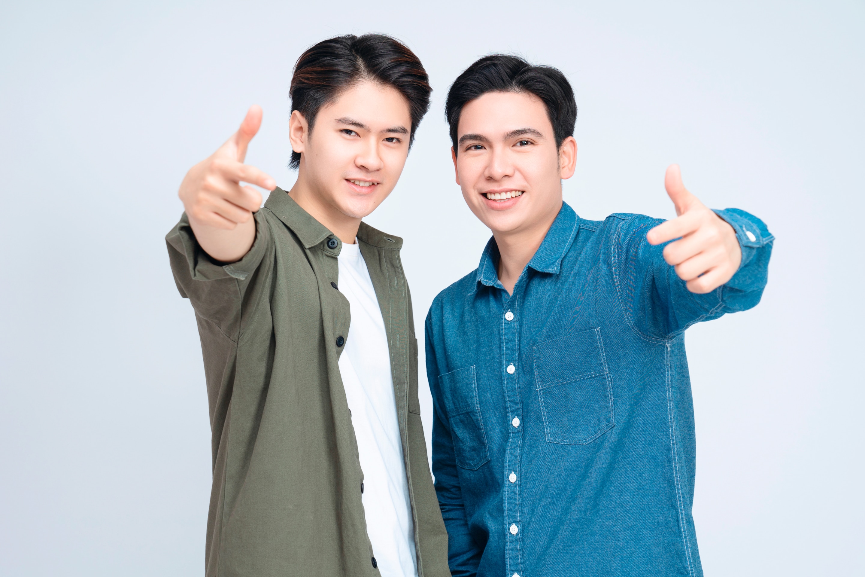 2 pria asia yang ganteng