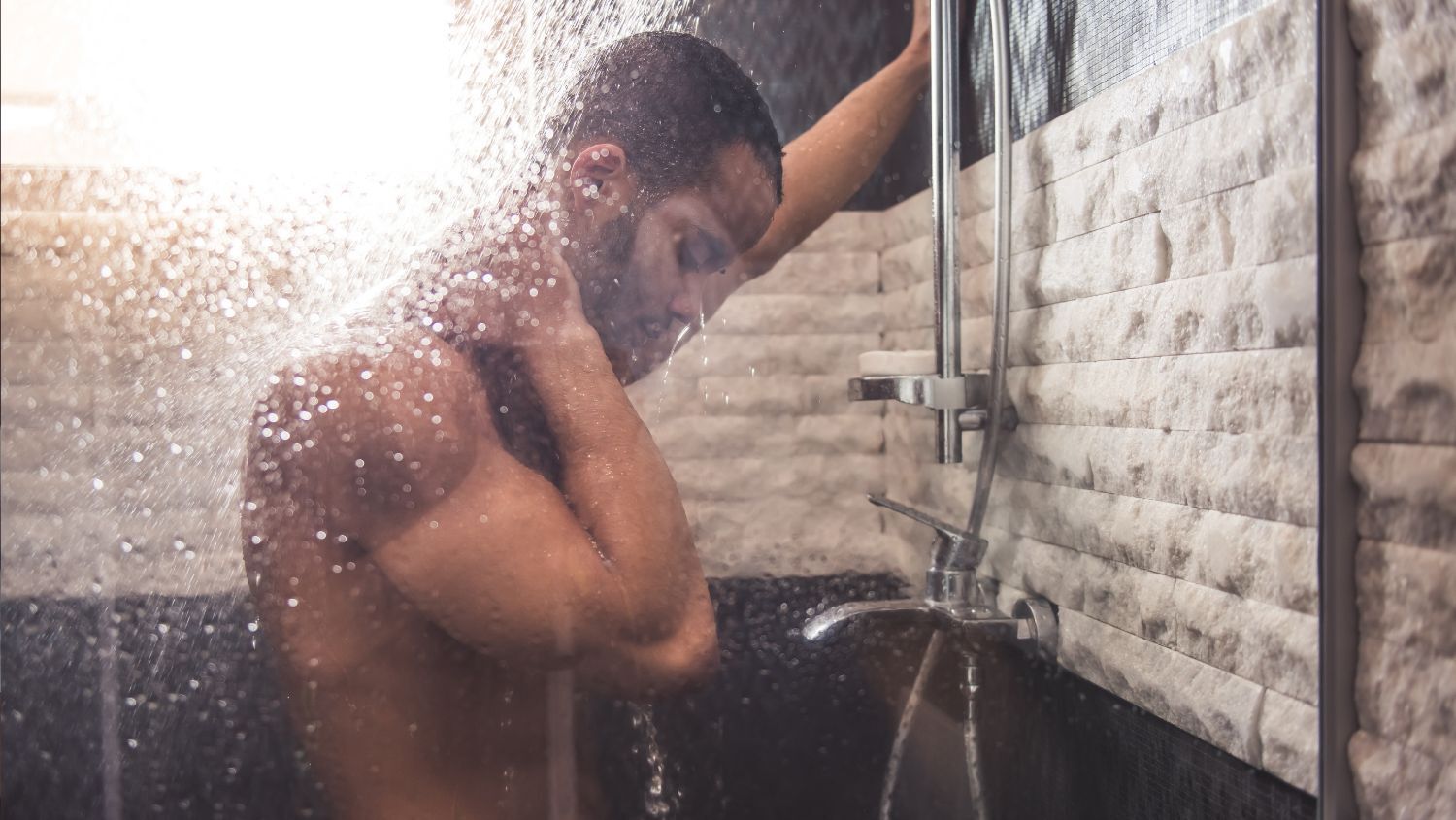 WHY DO MY ARMPITS STILL SMELL EVEN AFTER A SHOWER? 9 REASONS AND 