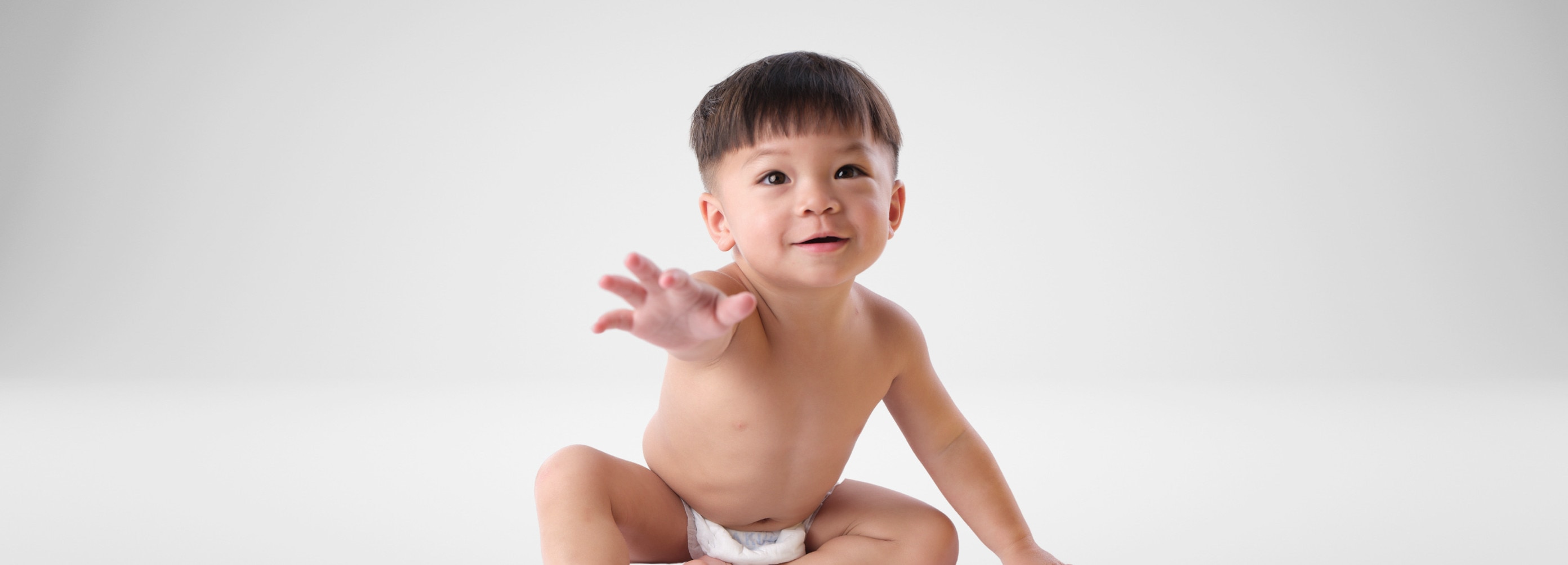 baby issa sedang bermain