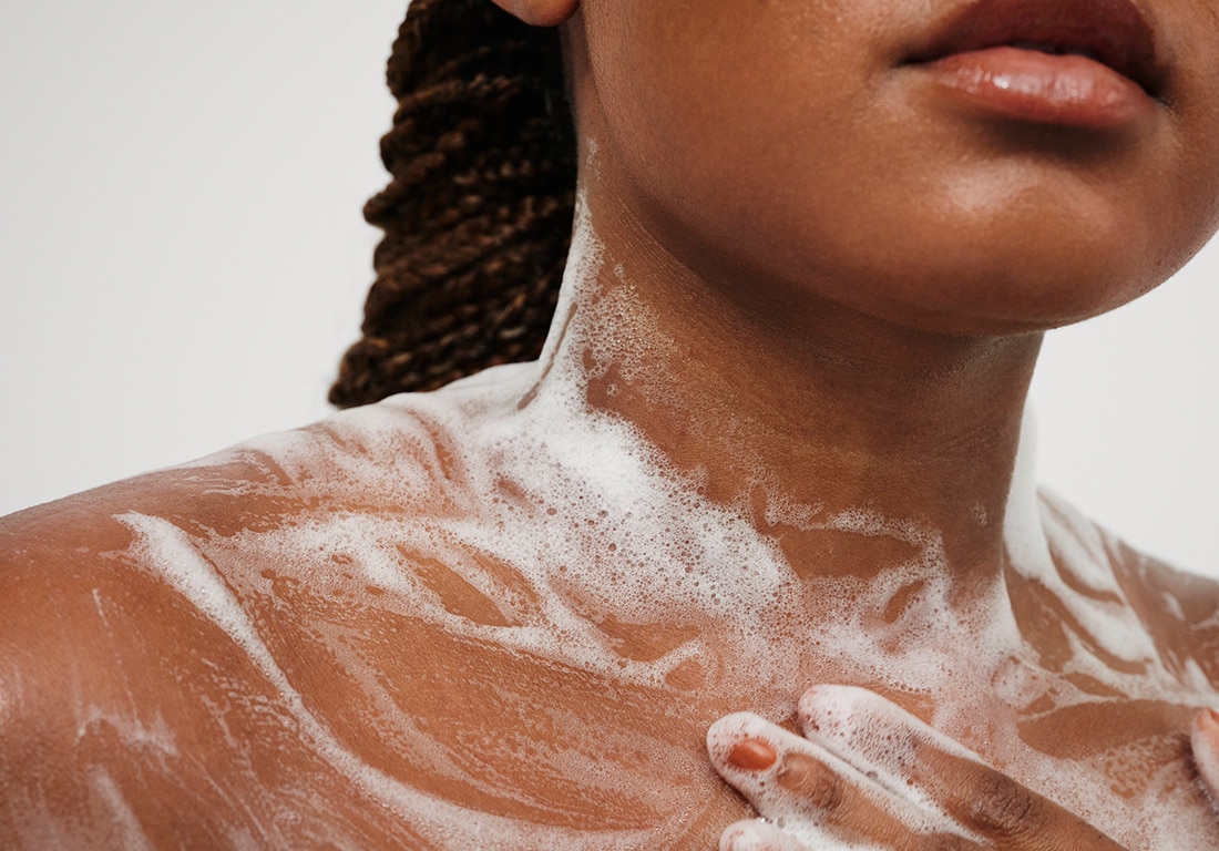 It helps even out skin tone while nourishing and hydrating.