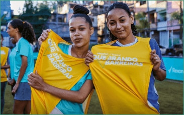 Maria e Jaiane que fazem parte do projeto Quebrando Barreiras