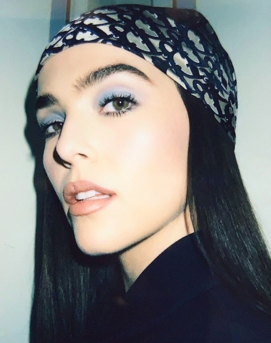 Zoey Deutch closeup headband