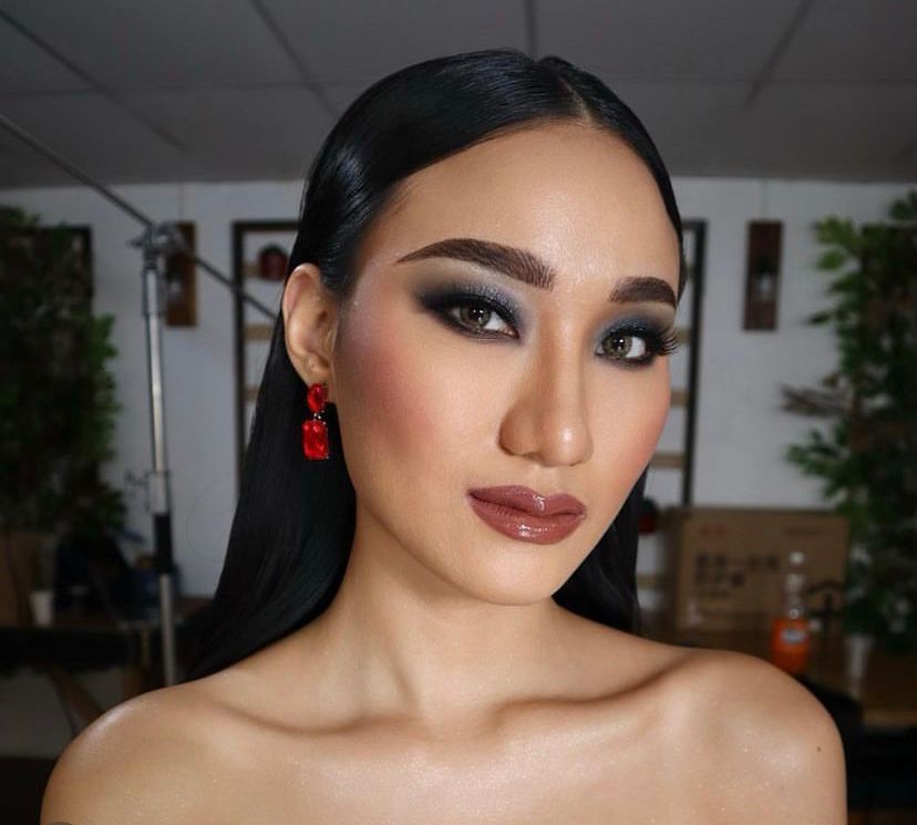 Vampy makeup look on woman