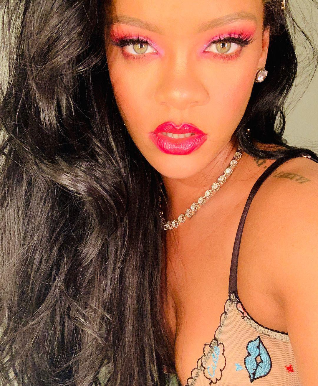 Rihanna wearing pink lipstick