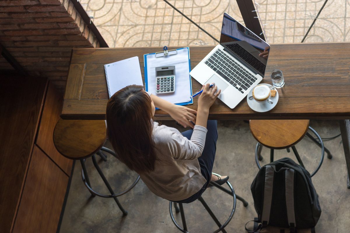 Woman working on a laptop in a cafe