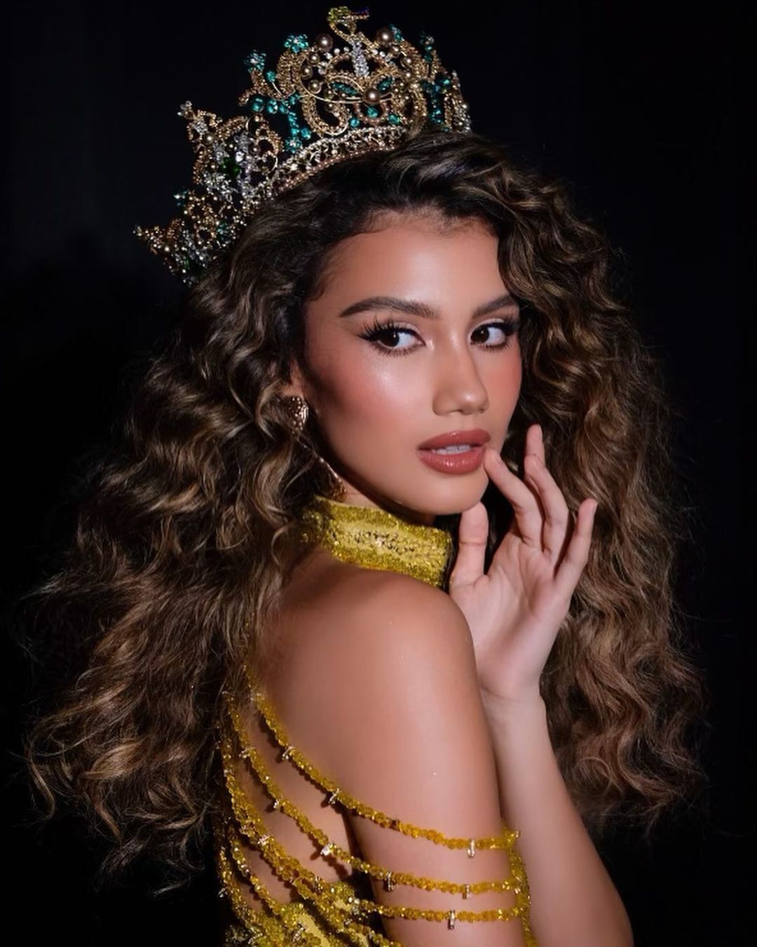 A portrait of Miss Grand Philippines Nikki de Moura with her crown.