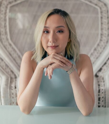 rosenthal tee with blonde hair