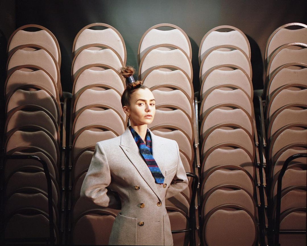  Stand tall in a towering top knot like actress Lily Collins. (Credit: instagram/lilyjcollins)