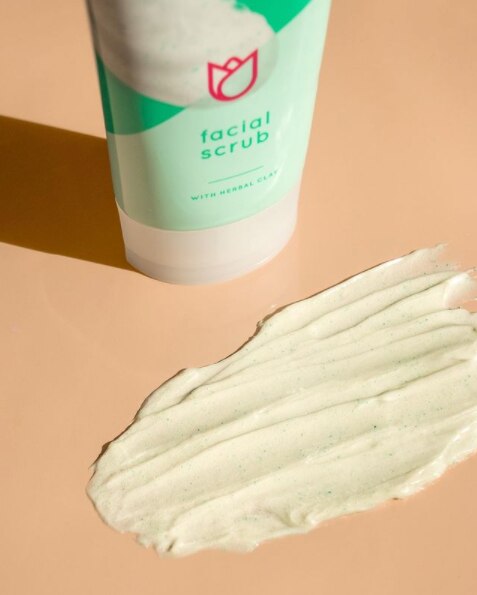 POND'S clear solutions facial scrub