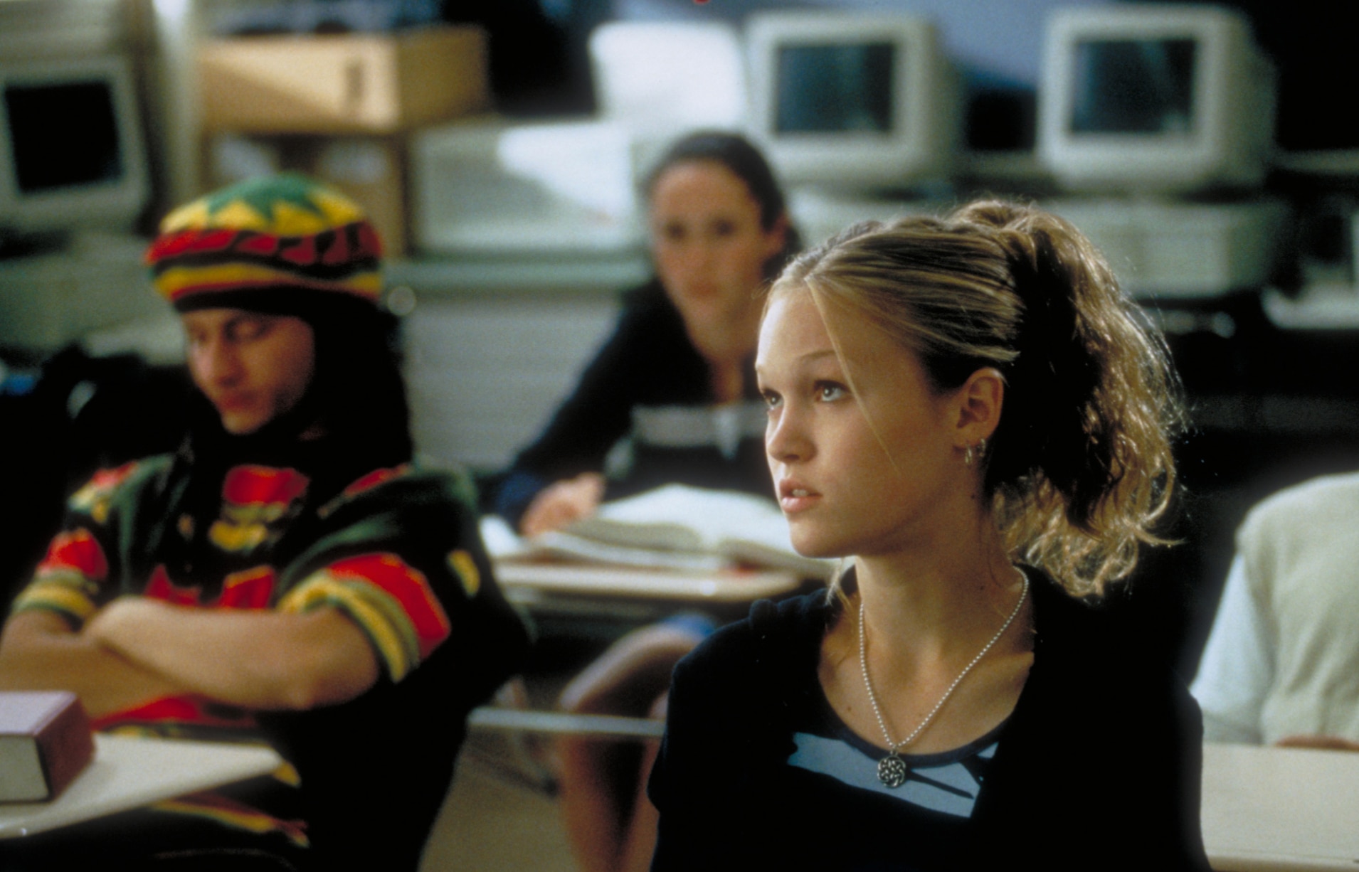 Julia Stiles' curly updo in 10 Things I Hate About You