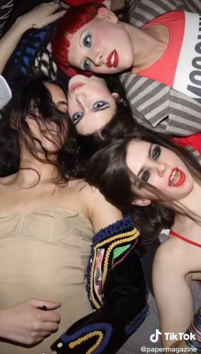 A TikTok video of the indie sleaze aesthetic as a 2022 fashion trend.